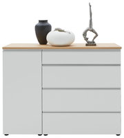 Kombi-Kommode 135 in Frontansicht mit drei dekorativen Vasen und einer Skulptur auf der Holzoberfläche