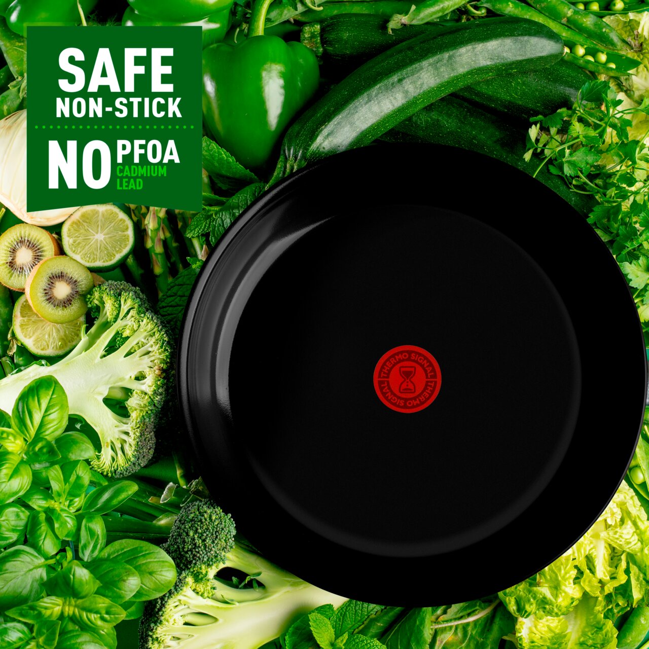 Keramik-Pfanne mit 28 cm Durchmesser, schwarze Antihaftbeschichtung, umgeben von frischem Gemüse, Draufsicht.