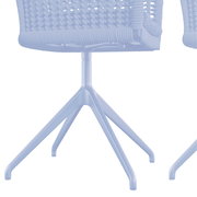 Moderner Armlehnstuhl mit geflochtener Rückenlehne und stabilem Metallfuß, seitliche Perspektive