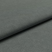 Nahaufnahme einer grauen, strukturierten Stoffoberfläche, die für Musterring Sofa MR 300 verwendet wird.