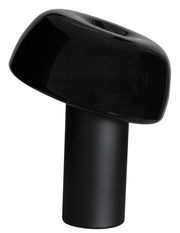 Schwarze Tischleuchte Lean on Me, seitliche Perspektive, modernes Design mit geneigtem Lampenschirm.