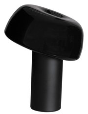 Schwarze Tischleuchte Lean on Me, seitliche Perspektive, modernes Design mit geneigtem Lampenschirm.