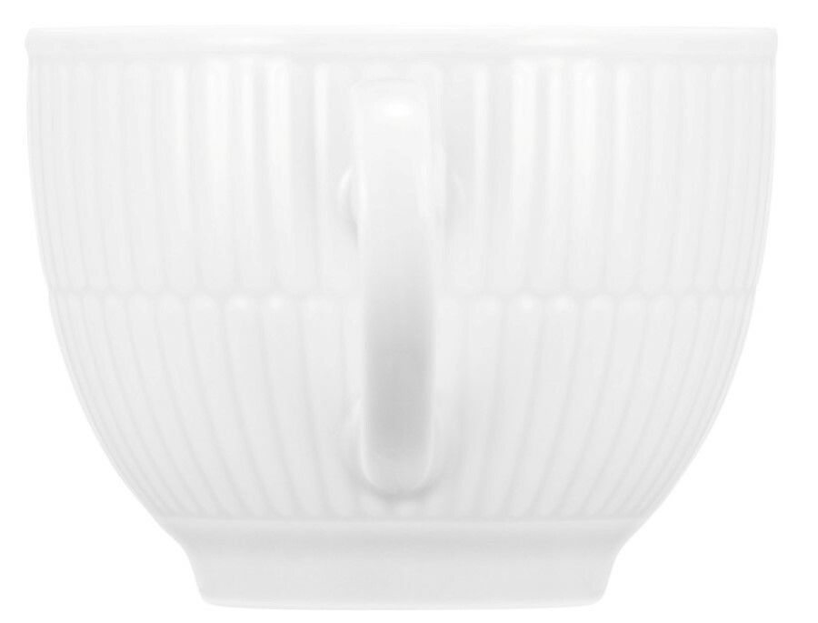 Weiße Kaffeetasse mit geriffeltem Design, seitliche Perspektive