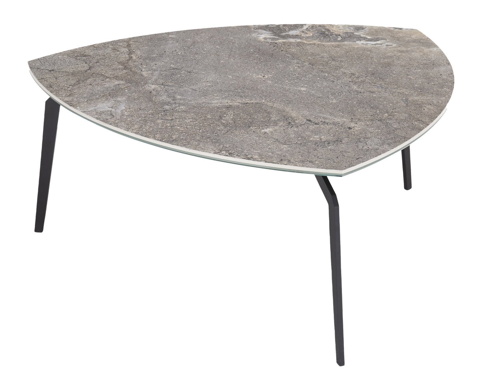 Moderner Couchtisch mit dreieckiger Steinplatte und schwarzen Metallbeinen, seitliche Perspektive
