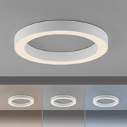 Moderne LED-Deckenleuchte in runder Form, seitliche Perspektive, mit verschiedenen Lichtfarben.