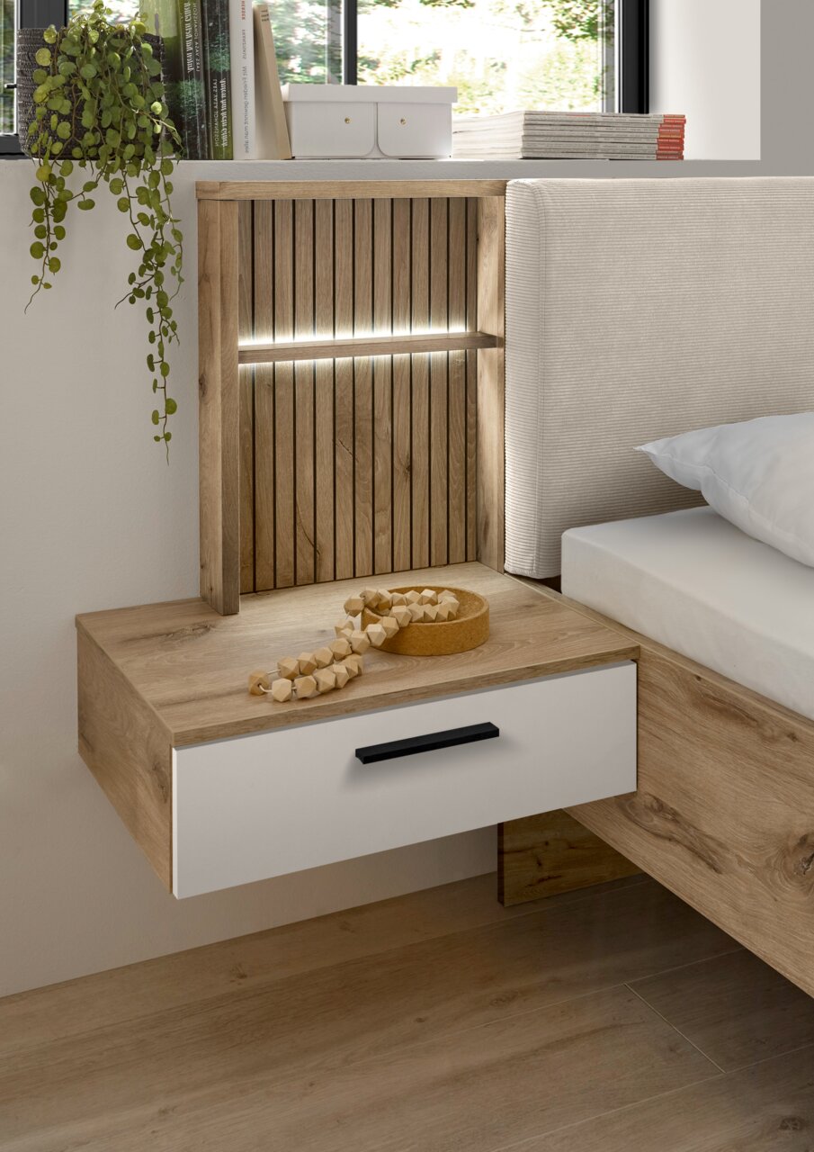 Nachtkastje in houtlook met lade, ingebouwde plank en ledverlichting, zijaanzicht