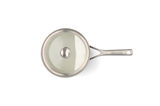 Top-Down-Ansicht eines matt schwarzen Kochtopfs mit Glasdeckel und Metallgriff.