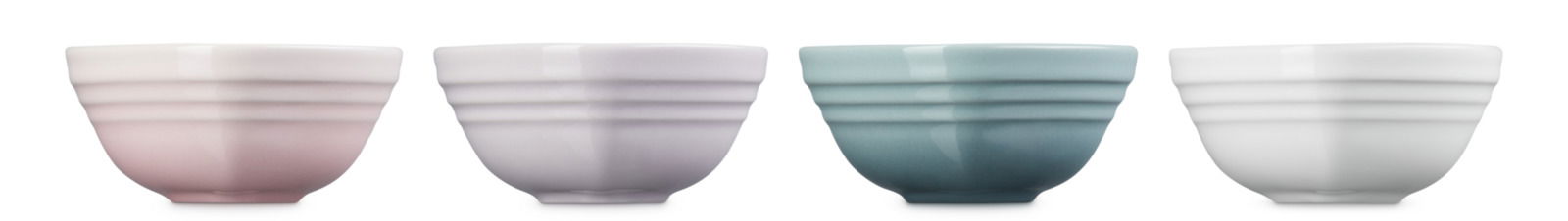 Vier Mini-Herzschälchen in verschiedenen Pastellfarben, seitliche Ansicht