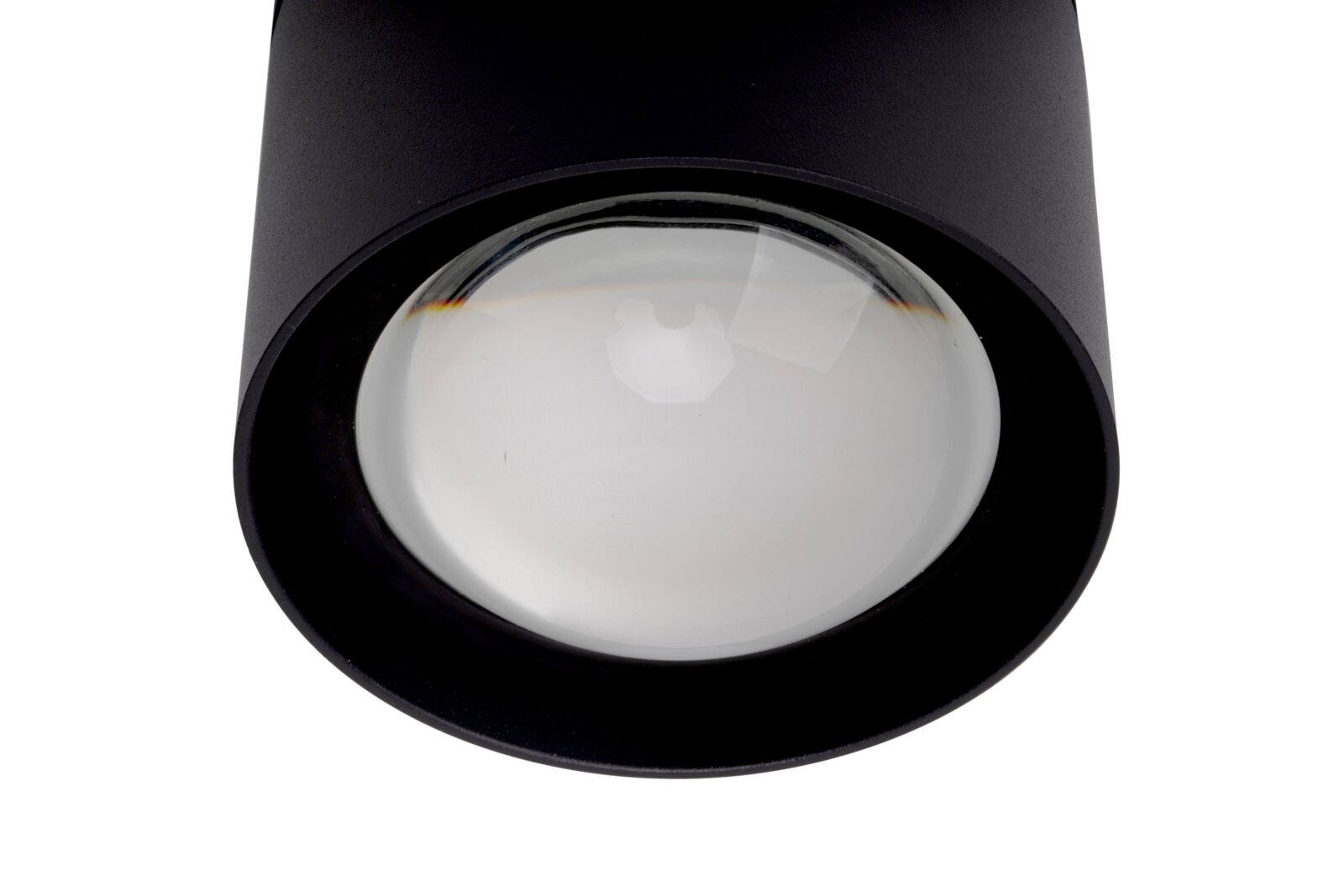 Close-up van een led-spotkop in een zwarte behuizing, gezien vanaf de onderkant.