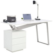 Moderner Schreibtisch mit weißer Tischplatte, integriertem Schubladenschrank und Metallbeinen, seitliche Perspektive.