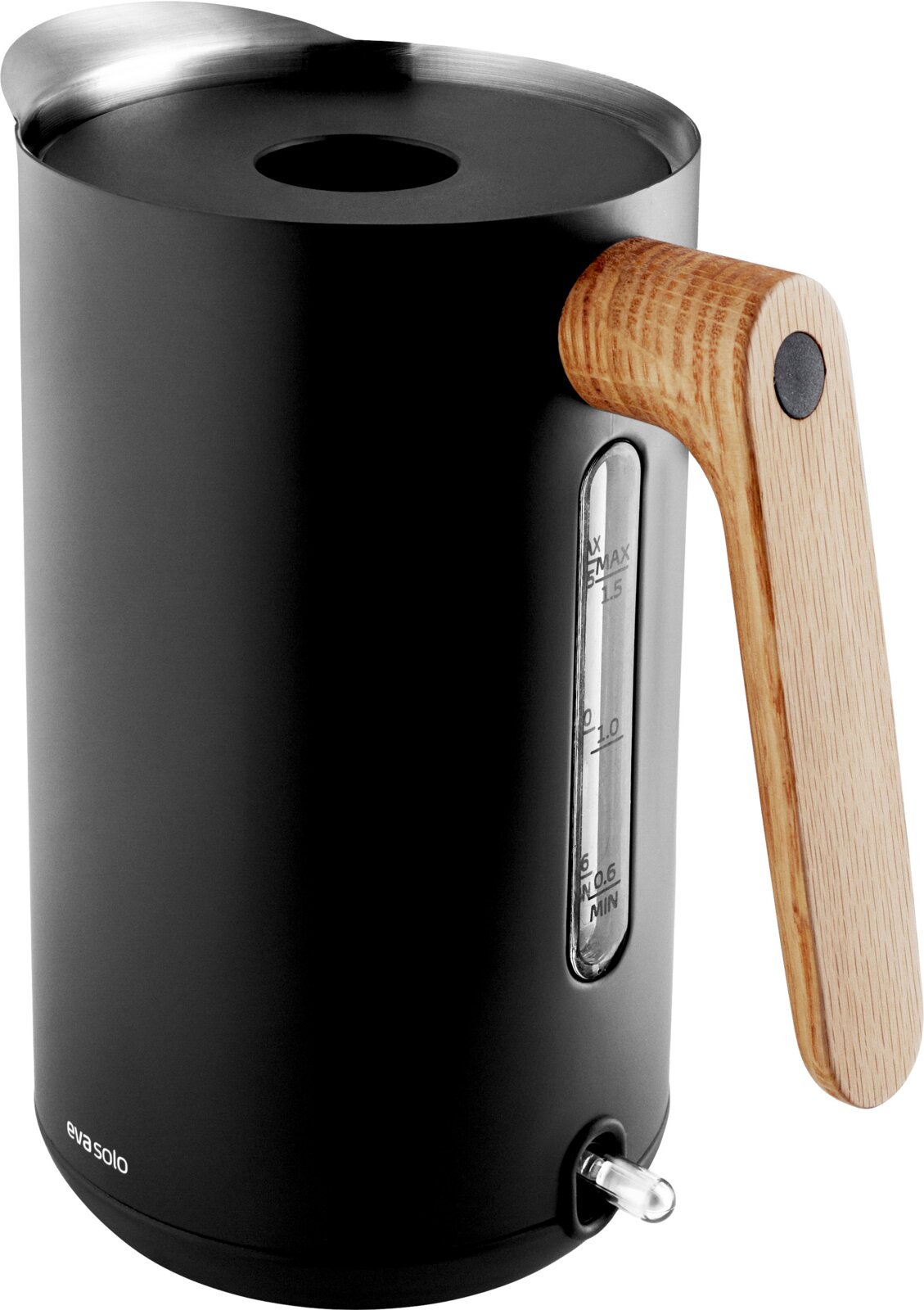 Zwarte elektrische waterkoker met houten handgreep, RVS rand en waterniveauvenster, schuin van voren rechts gefotografeerd