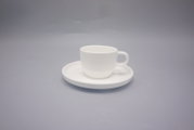 Wit porseleinen espressokopje met schoteltje, zijaanzicht