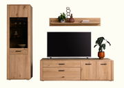 Frontale Ansicht der Cantus Wandkombination ASINARA mit einem hohen Schrank, einem TV-Board und einem Wandregal, alle aus Holz gefertigt.