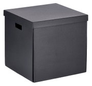 Schwarze Aufbewahrungsbox aus recyceltem Material, perspektivisch von vorne links fotografiert