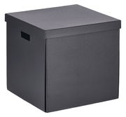 Schwarze Aufbewahrungsbox aus recyceltem Material, perspektivisch von vorne links fotografiert