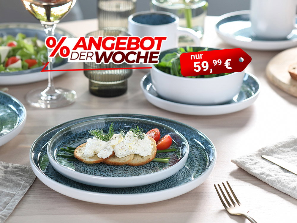 Modernes Geschirr-Set in Blau-Grün mit Brot, Frischkäse und Salat auf gedecktem Tisch – Angebot der Woche für 59,99 €
