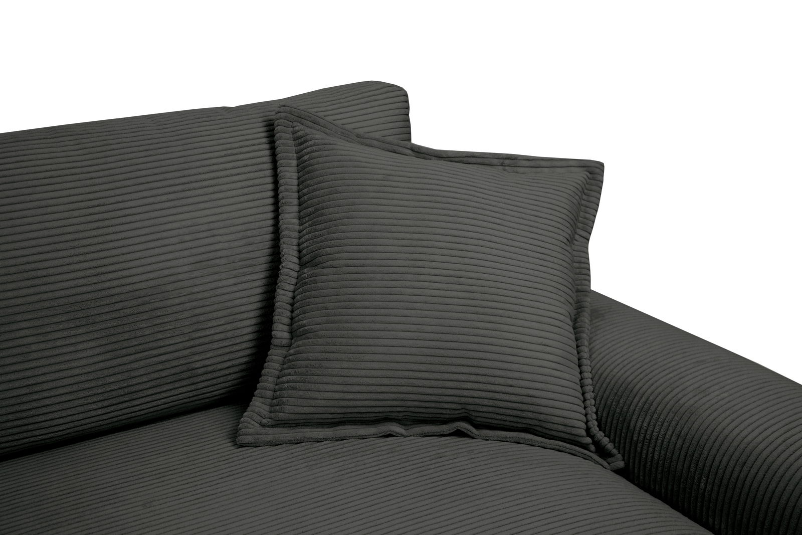 Nahaufnahme eines dunkelgrauen Big-Sofas mit geripptem Stoffbezug und passendem Kissen, seitliche Perspektive.