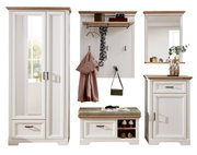 Garderoben-Set in klassischem Design mit weißem Holz und naturbelassenen Akzenten, bestehend aus einem Kleiderschrank, einer Wandgarderobe mit Haken und Ablage, einem Spiegel, einer Sitzbank mit Stauraum und einem Schrank. Frontalansicht.