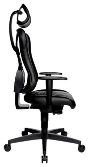 Seitliche Ansicht eines ergonomischen Gaming-Stuhls mit Kopfstütze und Armlehnen, schwarzes Design mit roten Nähten.
