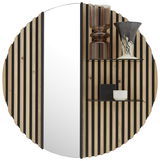 Rundes Hängepaneel mit vertikalen Holzstreifen und Glas auf der linken Seite, dekoriert mit Vasen und einem Becher, Frontalansicht.