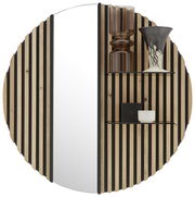 Rundes Hängepaneel mit vertikalen Holzstreifen und Glas auf der linken Seite, dekoriert mit Vasen und einem Becher, Frontalansicht.