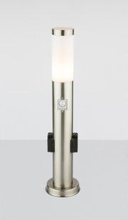 Moderne Außenleuchte aus Edelstahl mit zylindrischem Design und integriertem Bewegungsmelder, frontal abgebildet.