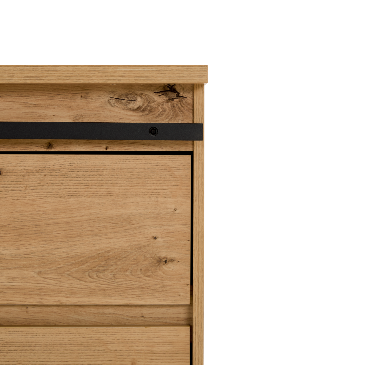 Nahaufnahme einer Kommode aus Holz mit schwarzem Akzentstreifen, Frontansicht
