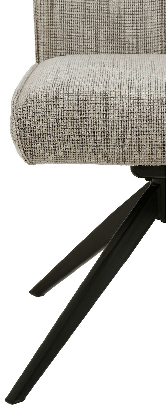 Nahaufnahme eines modernen Stuhls mit gepolstertem Sitz in beige-grauer Textur und schwarzen Metallbeinen, seitliche Perspektive.