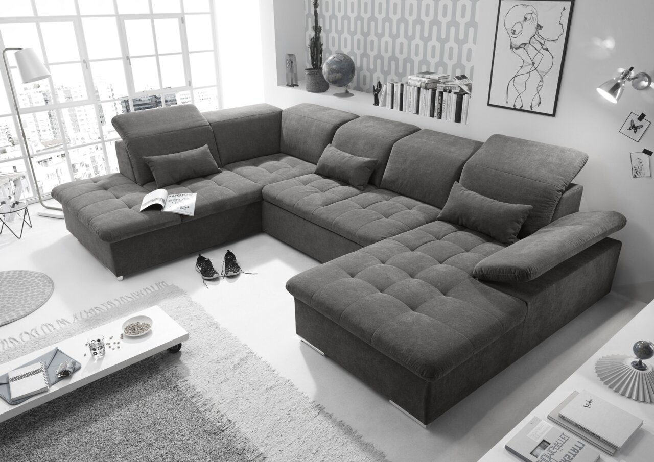 Grijze hoekbank in U-vorm in een moderne woonkamer, gezien van bovenaf.