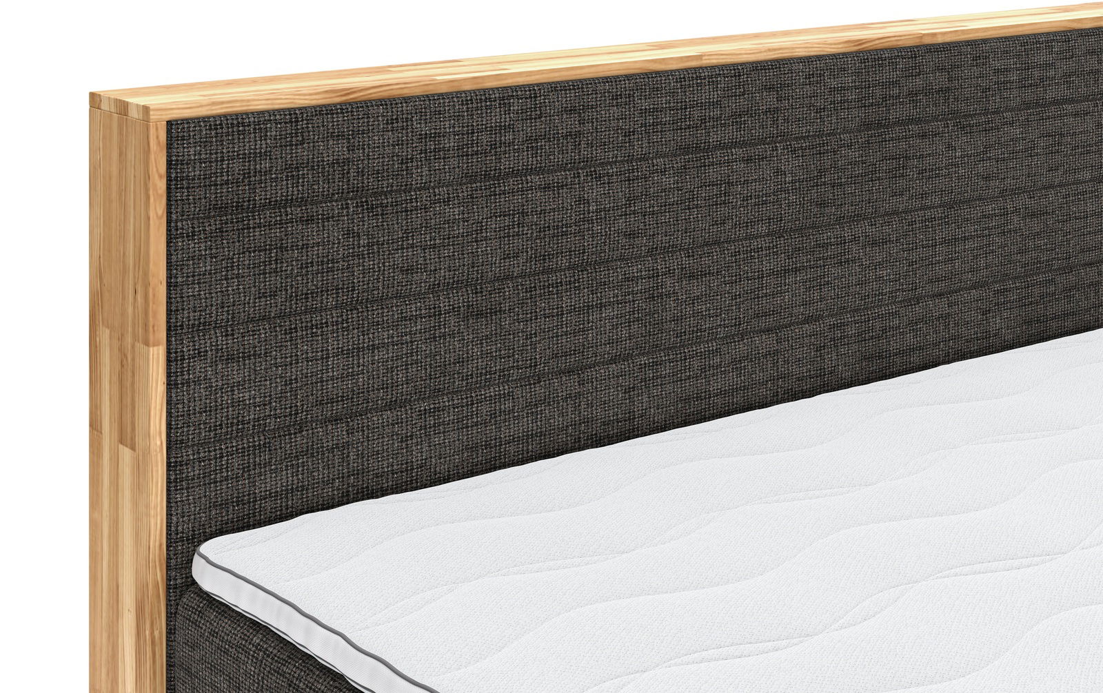 Nahaufnahme eines Boxspringbettes mit grauem Stoffkopfteil und Holzrahmen, seitliche Perspektive