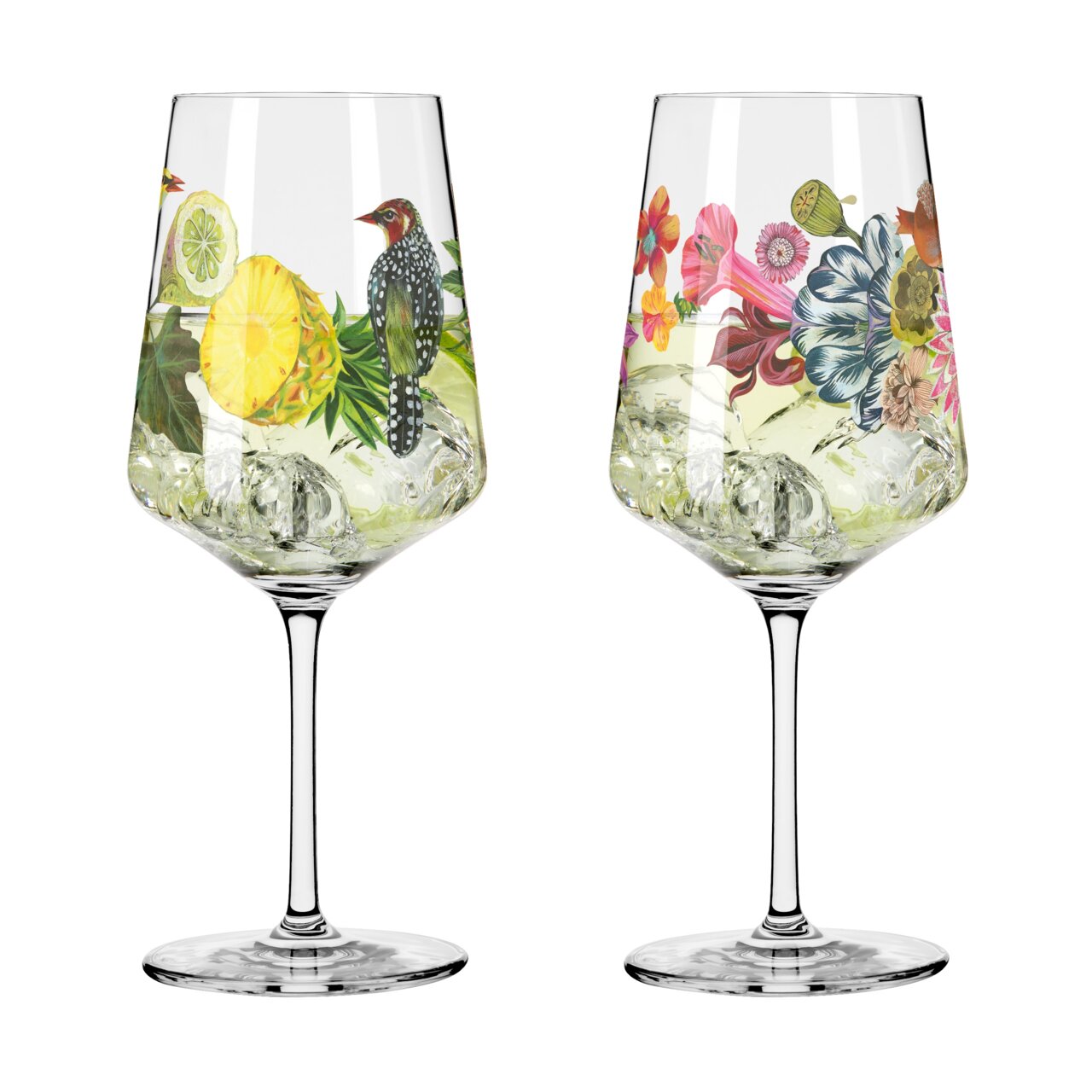 Ritzenhoff Hugo 2er-Set SOMMERTAU Zwei Weingläser mit tropischen Motiven, darunter ein Vogel, Früchte und Blumen, auf weißem Hintergrund, seitliche Perspektive.