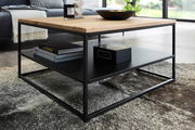 Moderner Couchtisch mit Holzplatte und schwarzem Metallgestell, seitliche Perspektive