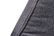 Nahaufnahme des grauen Stoffbezugs eines XL-Drehstuhls, seitliche Perspektive