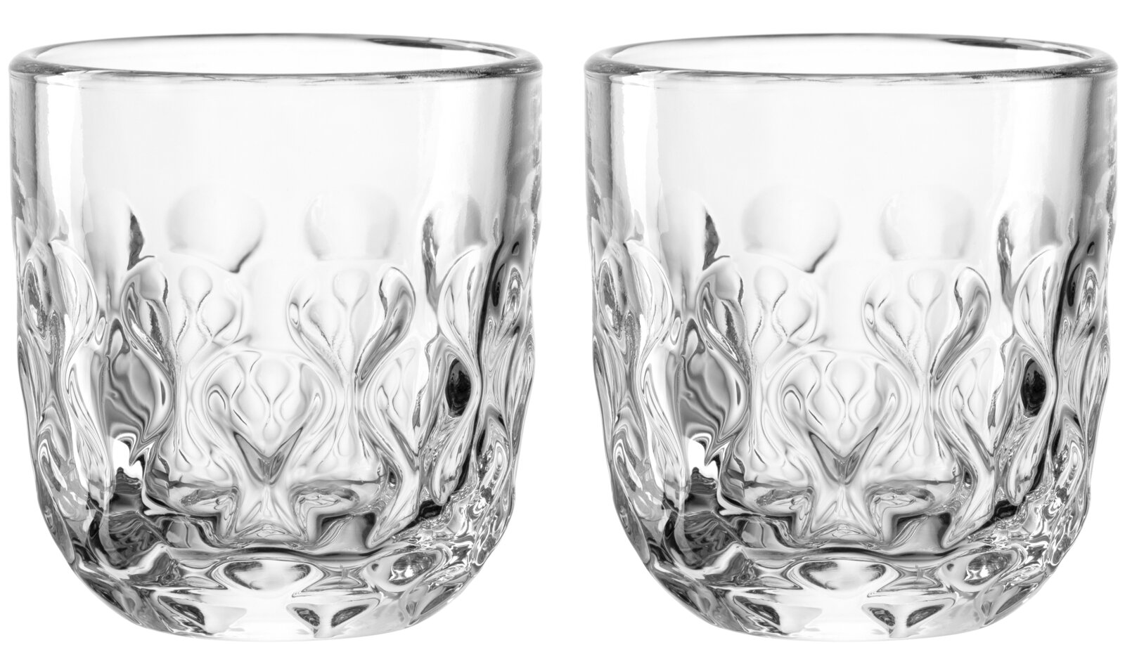 Twee elegante, doorzichtige espressoglazen met een decoratief patroon, van voren gefotografeerd.