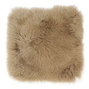 Lammfell Sitzauflage 35x35cm in Draufsicht, flauschige beige Oberfläche