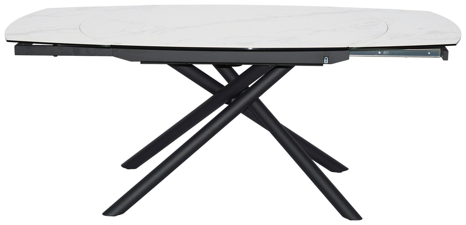 Moderner Esstisch mit weißer Marmoroptik-Tischplatte und schwarzen, überkreuzten Beinen, seitliche Perspektive