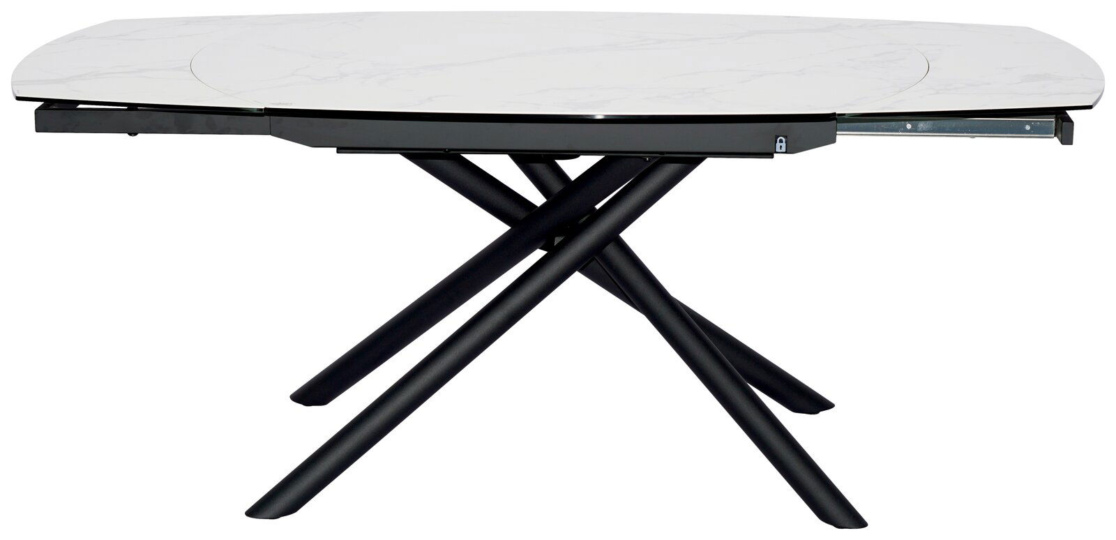 Moderner Esstisch mit weißer Marmoroptik-Tischplatte und schwarzen, überkreuzten Beinen, seitliche Perspektive