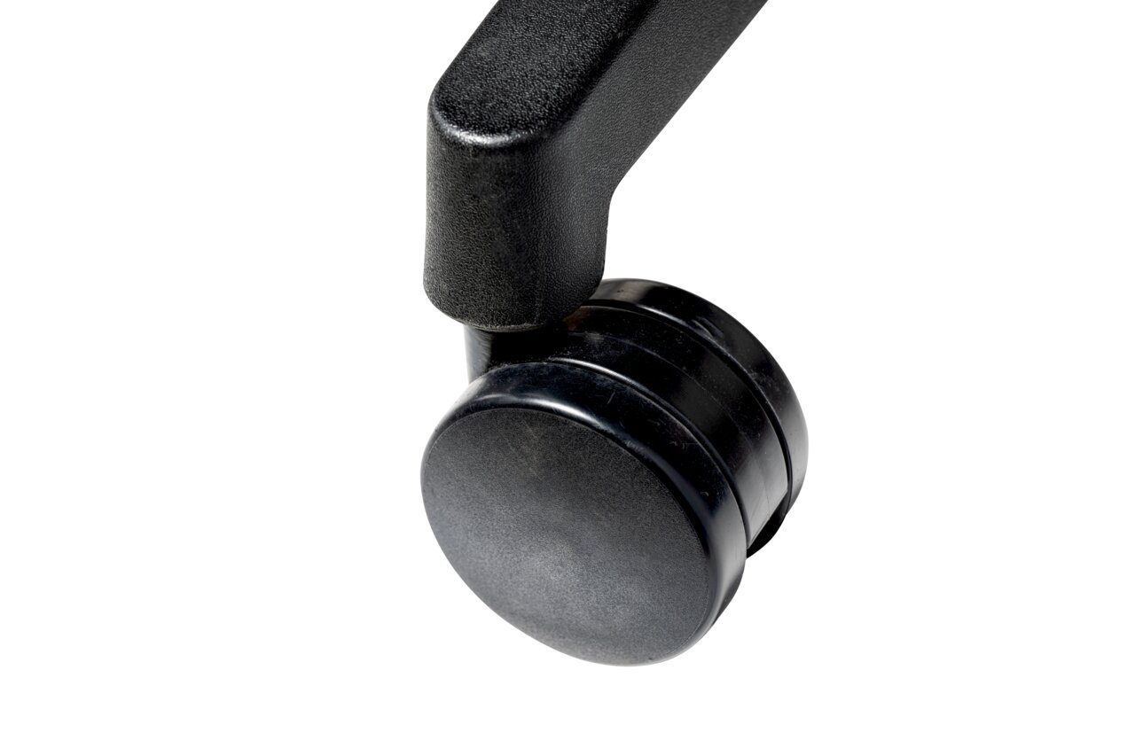 Nahaufnahme einer schwarzen Stuhlrolle von der Seite