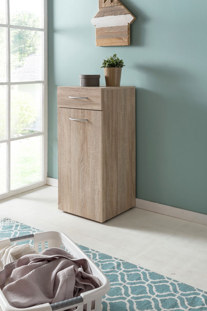 XORA Wäschekommode MULTIRAUMKONZEPT Wäschekommode aus Holz in einer Ecke eines hellen Raumes, mit einer Pflanze und einer kleinen Box darauf, seitliche Perspektive