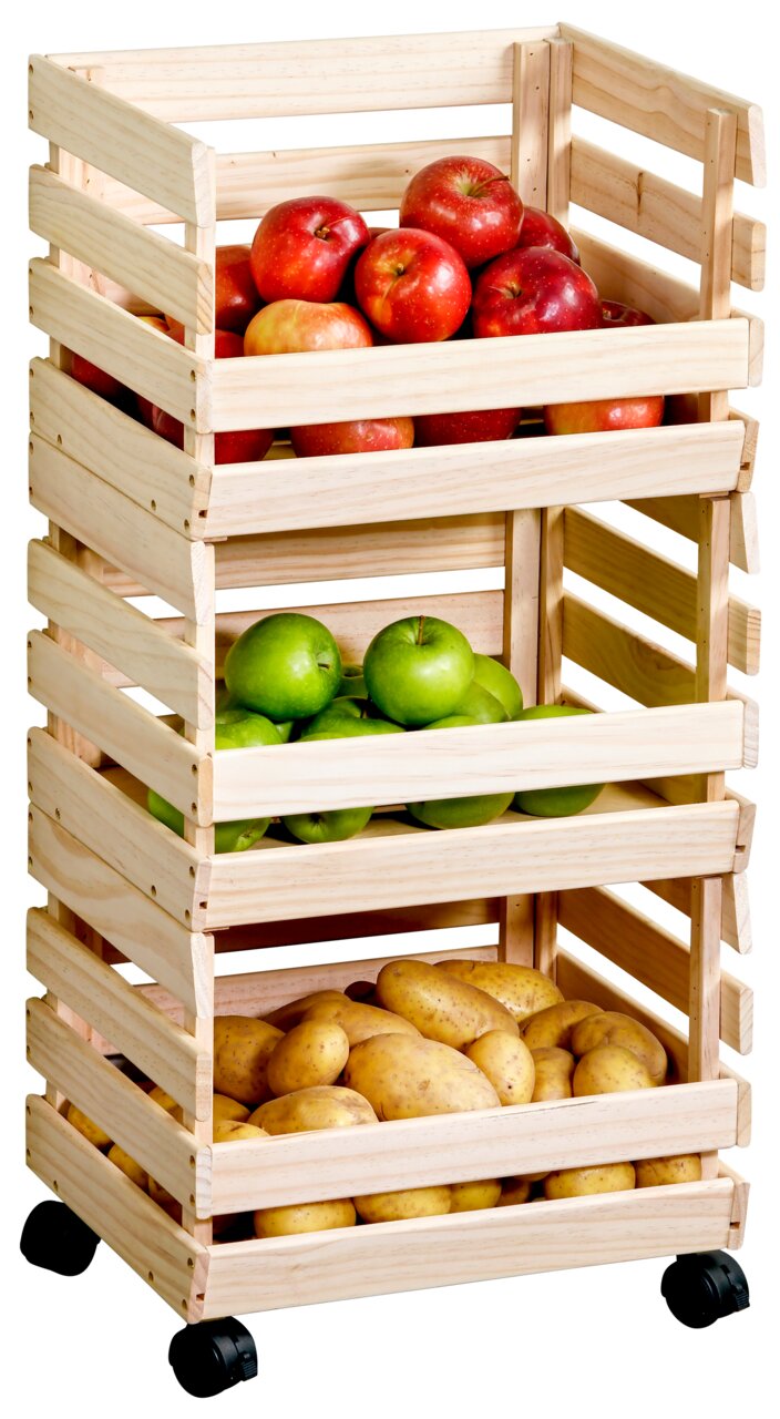 Holzregal mit drei Etagen, gefüllt mit roten Äpfeln, grünen Äpfeln und Kartoffeln, auf Rollen, seitliche Perspektive