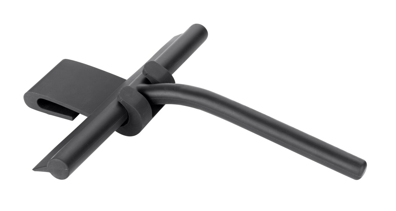 Schwarzer Badezimmerwischer aus Silikon in seitlicher Perspektive