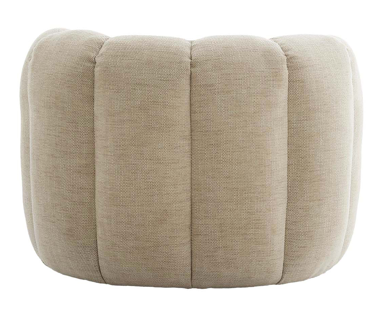 Rückansicht eines beigen Sessels mit gepolsterten, vertikalen Nähten.