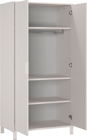 Offener Kleiderschrank mit zwei Türen, drei Regalböden und einer Kleiderstange, seitliche Perspektive