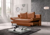Braunes Querschläfer-Sofa in modernem Wohnzimmer, seitliche Perspektive