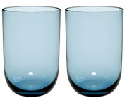 Zwei blaue Longdrinkbecher aus Glas, frontal fotografiert, mit glatter Oberfläche und leichtem Farbverlauf.