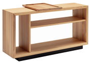 Holzregal mit Tablett, seitliche Perspektive