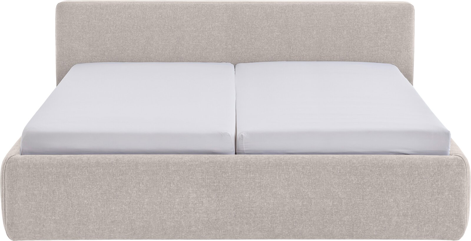 Modernes Doppelbett mit hellbeigem Stoffbezug, hohem gepolstertem Kopfteil und zwei weißen Matratzen, frontal aus leicht erhöhter Perspektive dargestellt