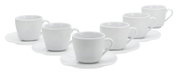 Sechsteiliges Set aus weißen Kaffeetassen mit passenden Untertassen, in schräger Vorderansicht auf weißem Hintergrund