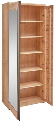 Offener Garderobenschrank aus Holz mit mehreren Regalböden und einer Spiegeltür, Perspektive von vorne links