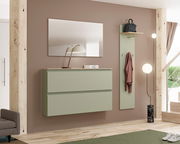 Moderner Hängeschuhschrank in einem stilvollen Raum, seitliche Perspektive